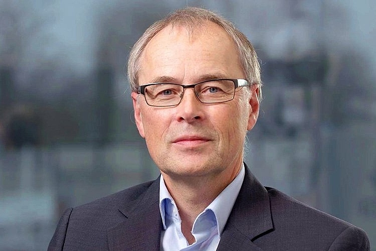 Dr. Gerhard Reuter, Qualified Person