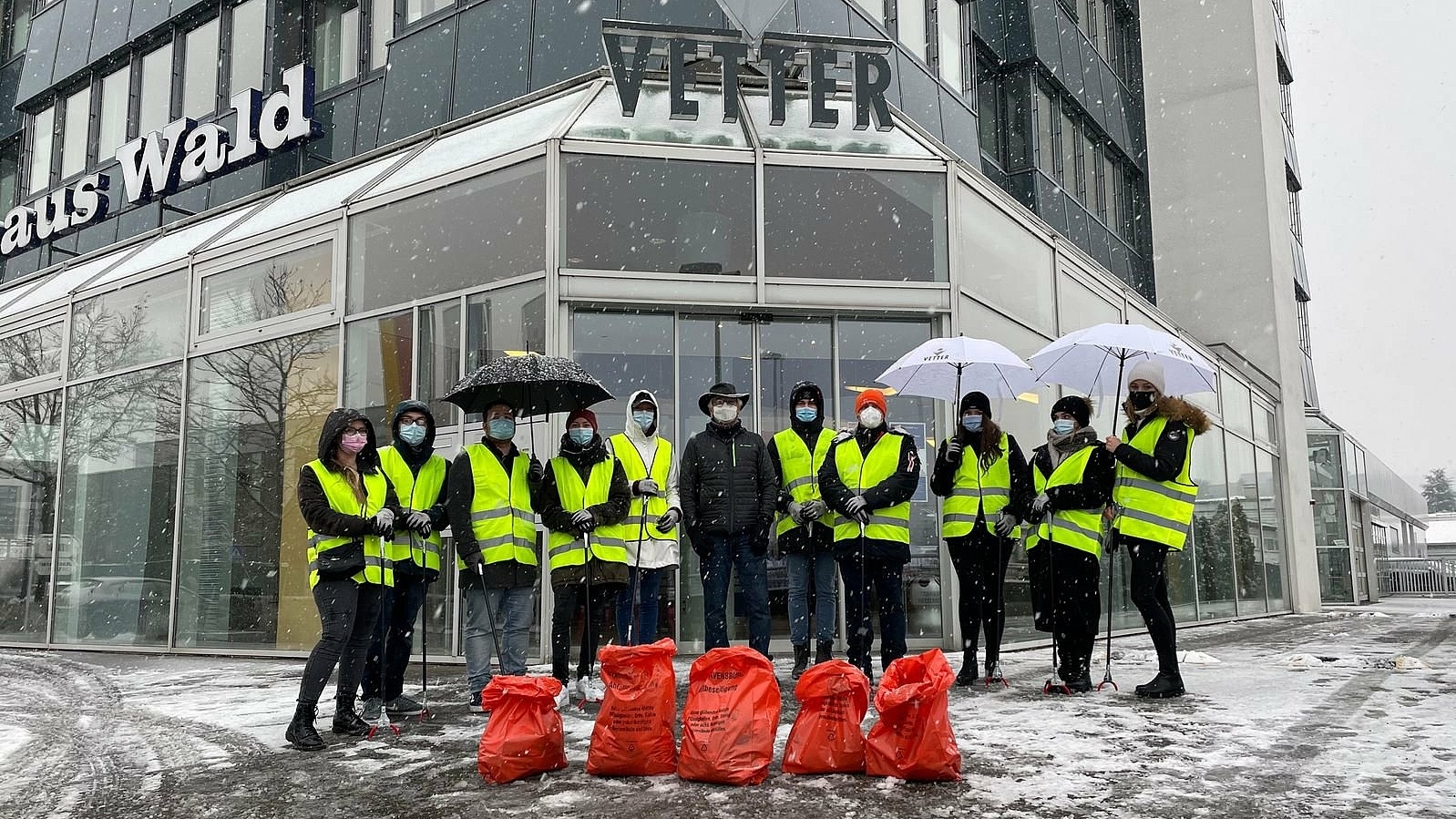 Azubis bei Vetter beim Projekt "Stadt - Verschönerer"