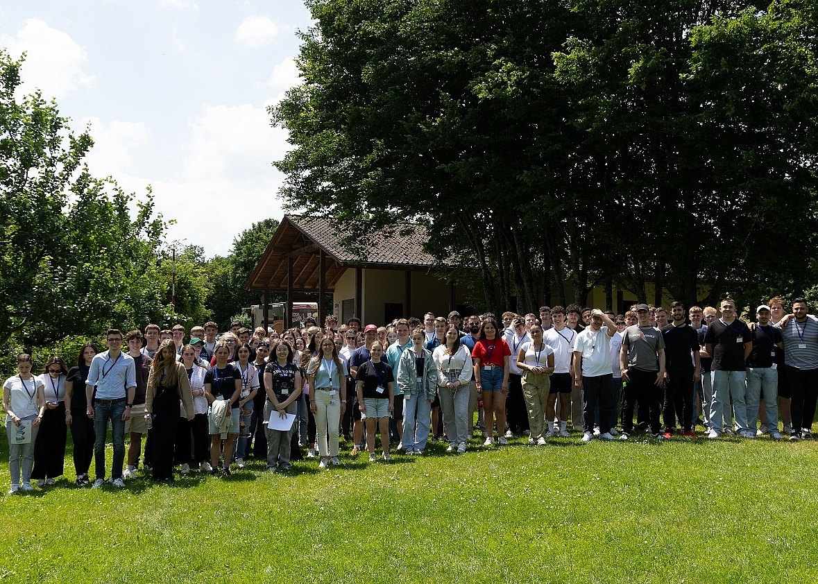 Gruppenbild mit allen Azubis am Azubi-Event 2024