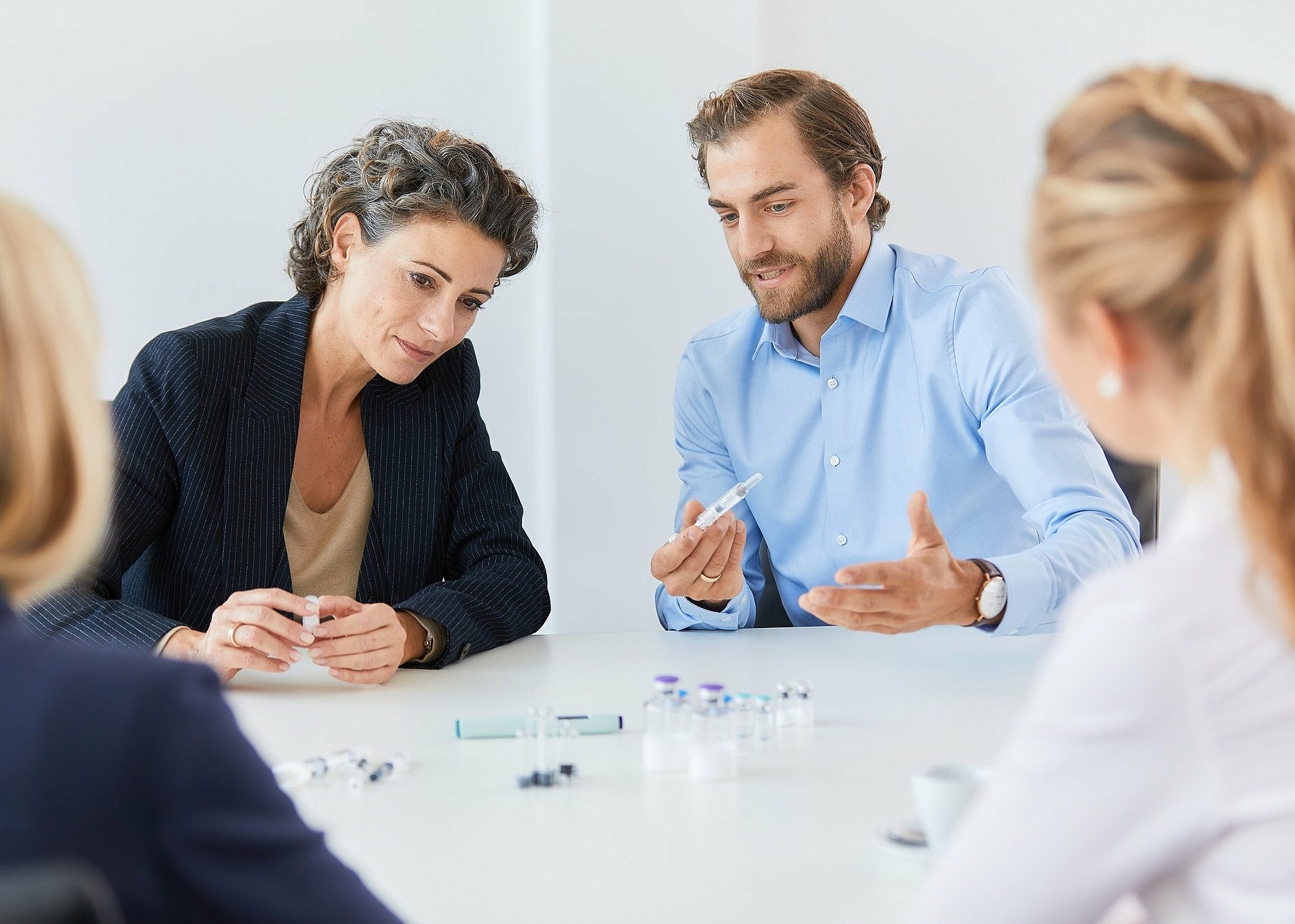 Customer meeting discussing syringes