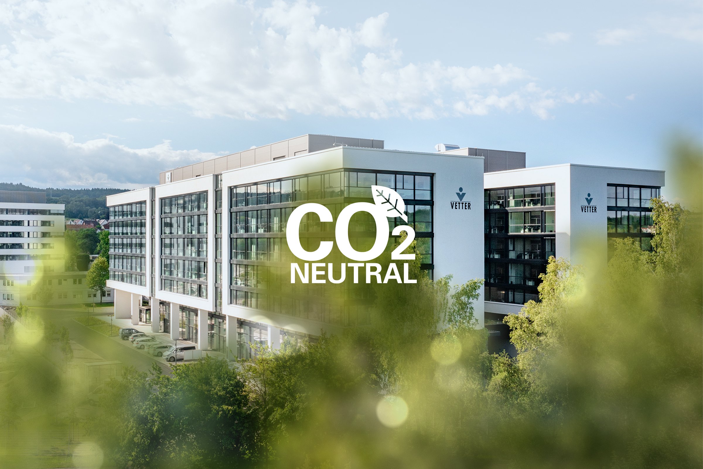 Headquarter Gebäude mit CO2 neutral Schriftzug