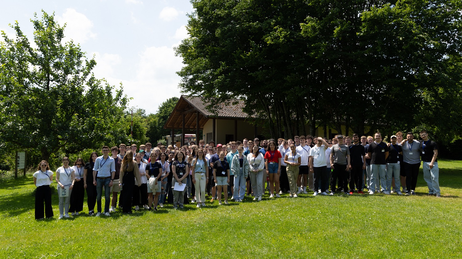 Gruppenbild mit allen Azubis am Azubi-Event 2024